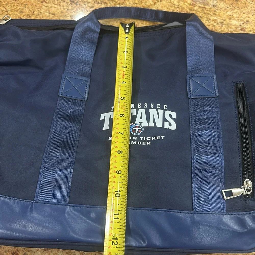 NEW🏈TENNESSEE TITANS NAVY BLUE GYM BAG/ DUFFEL WITH LOGO AND SHOULDER STRAP